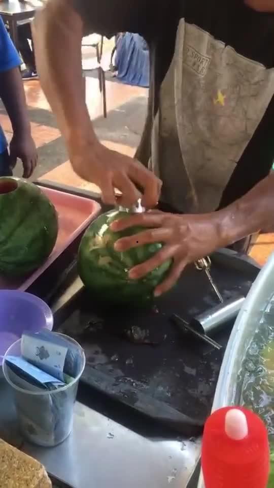 马来西亚网红爆料吃瓜,揭秘幕后真相  第2张